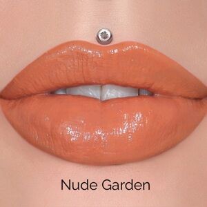 Nude Garden, NIB Jeffree Star Supreme Gloss
Full Pigmented Lip Gloss